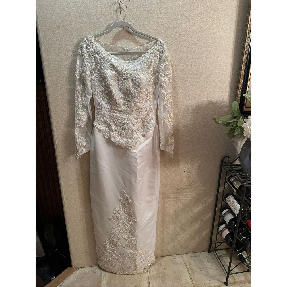 Elegant White Lace Wedding Dress
